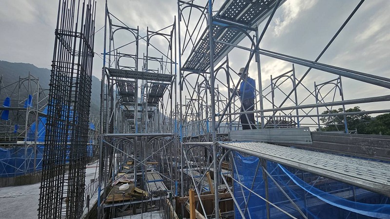 高雄施工架搭設報價-複雜地形搭設